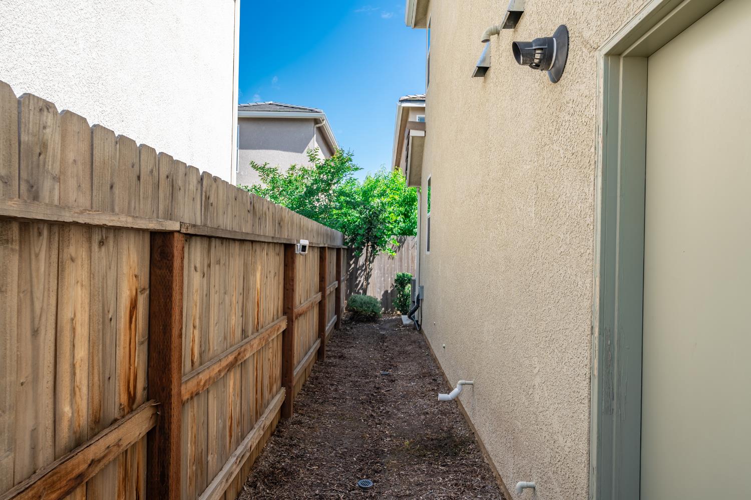 479 Farmhouse Ln, Clovis, CA 93619