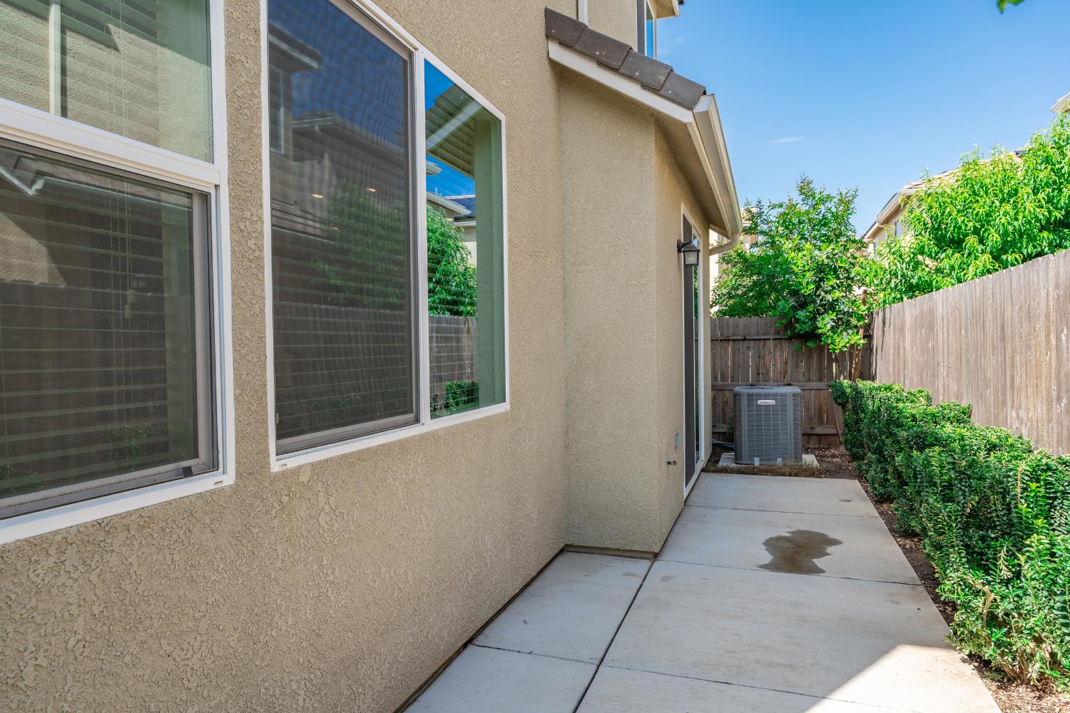 479 Farmhouse Ln, Clovis, CA 93619