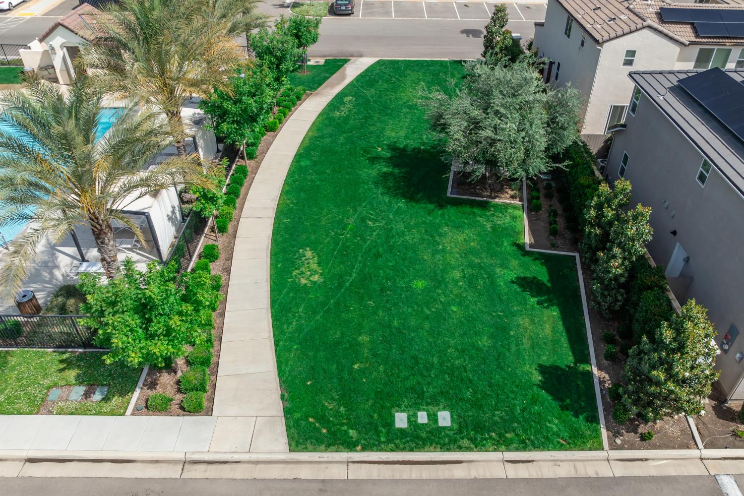479 Farmhouse Ln, Clovis, CA 93619