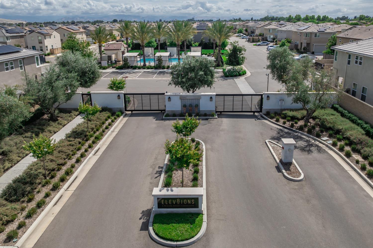 479 Farmhouse Ln, Clovis, CA 93619