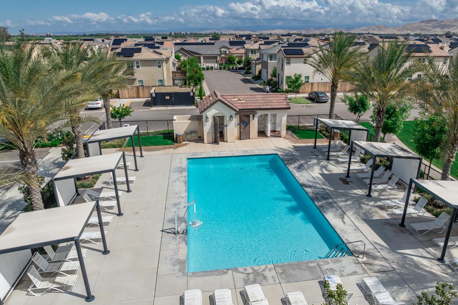 479 Farmhouse Ln, Clovis, CA 93619