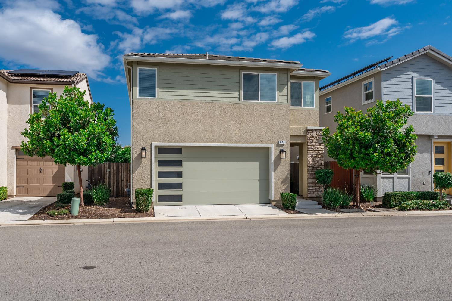 479 Farmhouse Ln, Clovis, CA 93619