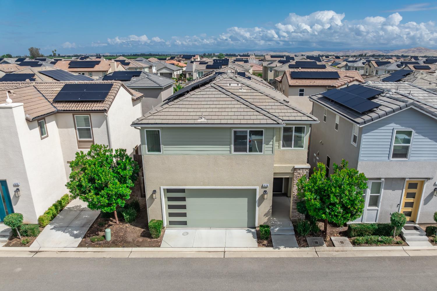 479 Farmhouse Ln, Clovis, CA 93619