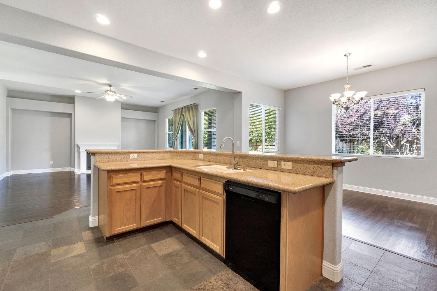 2852 Geary Ave, Sanger, CA 93657