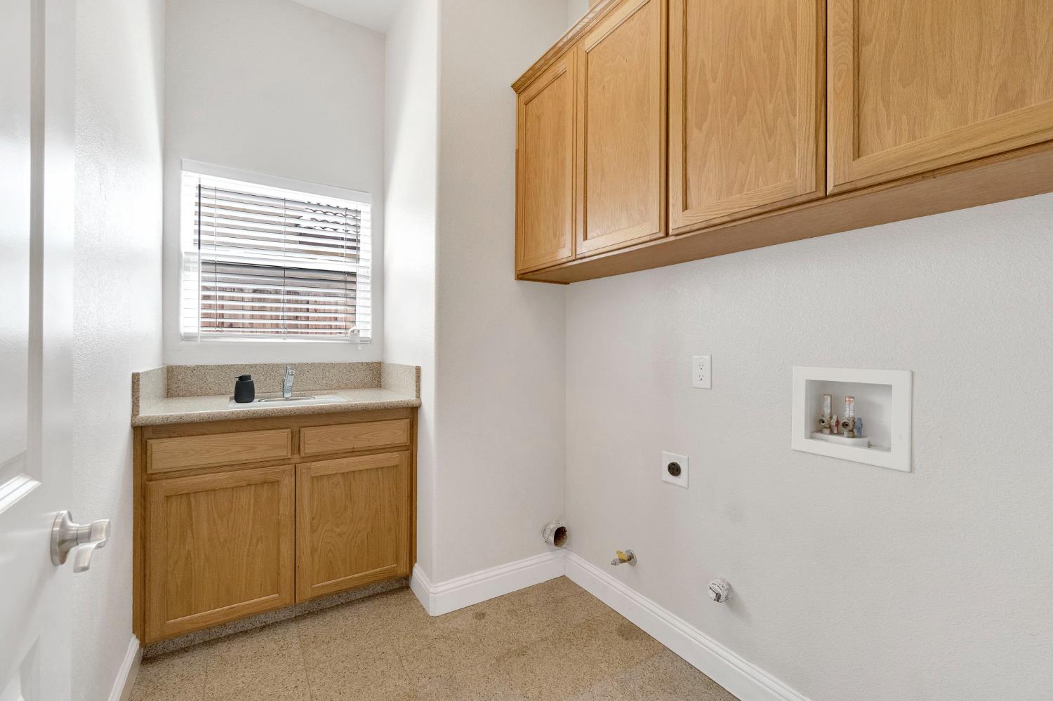 2852 Geary Ave, Sanger, CA 93657