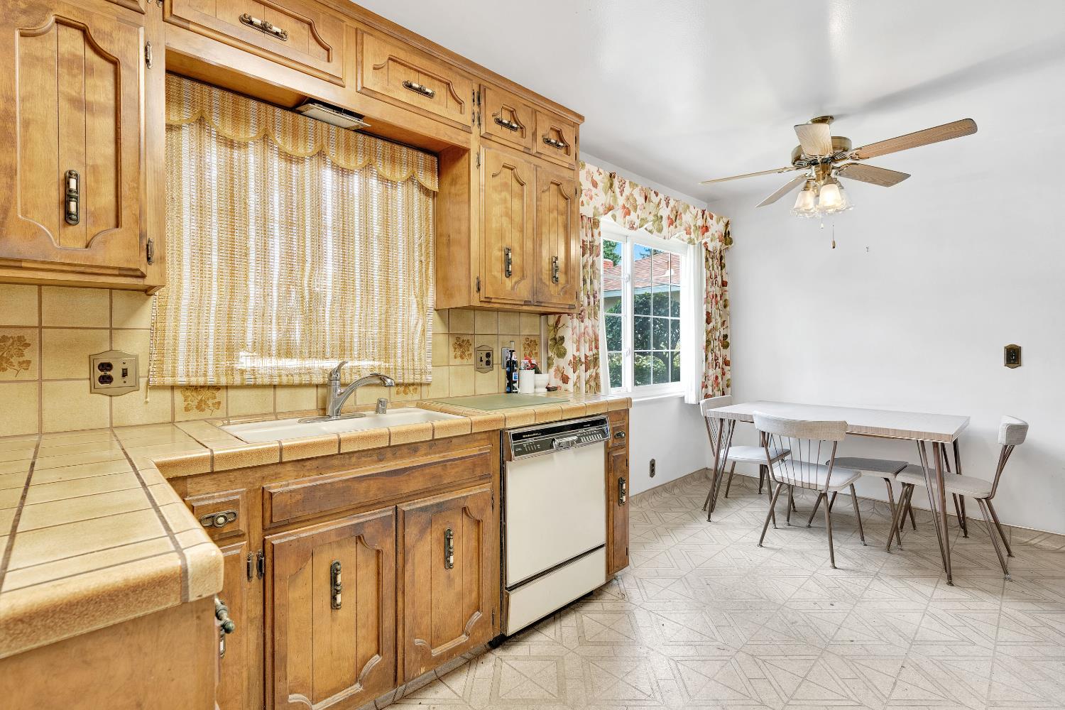 3376 E Richert, Fresno, CA 93726