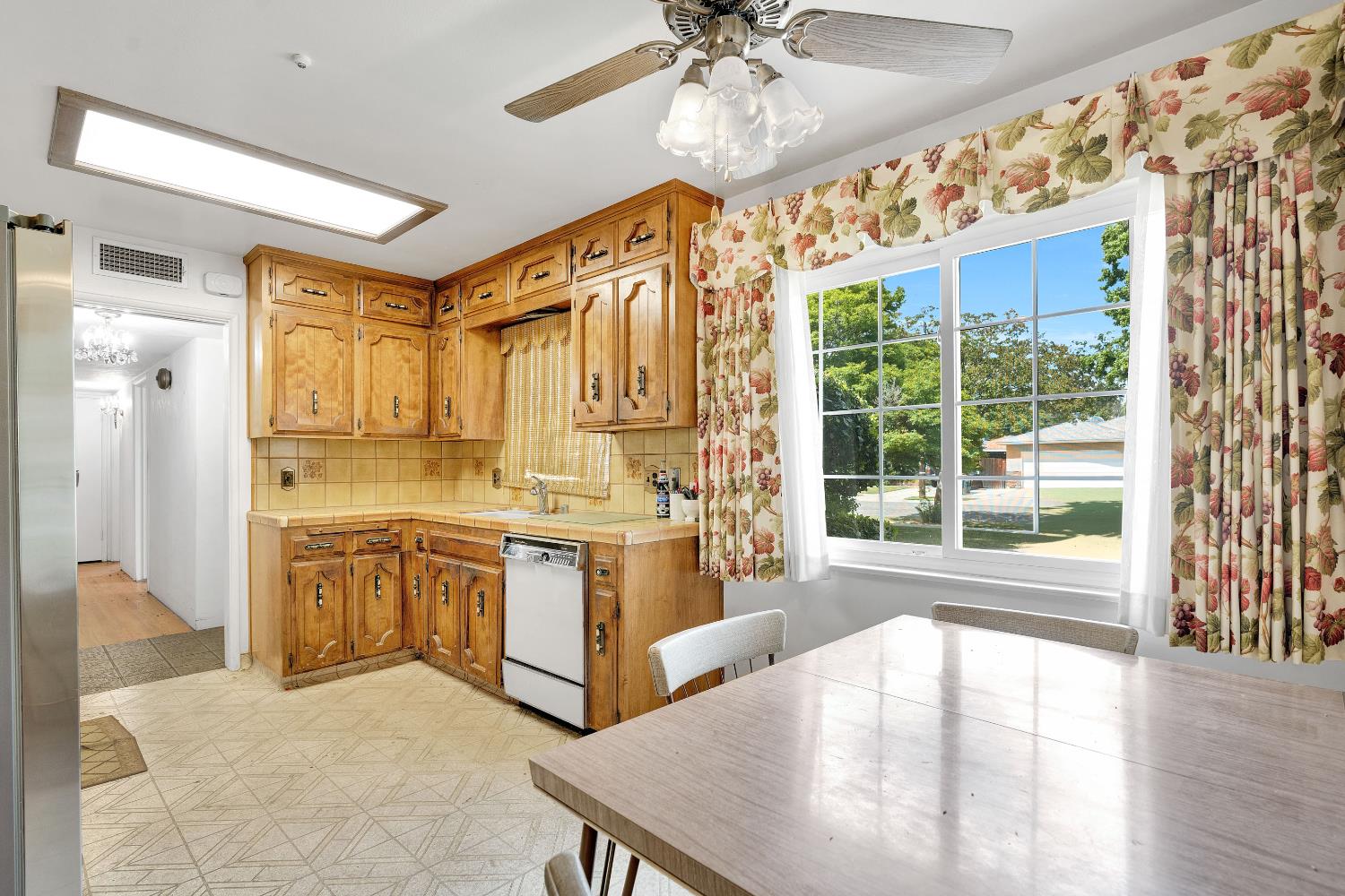 3376 E Richert, Fresno, CA 93726