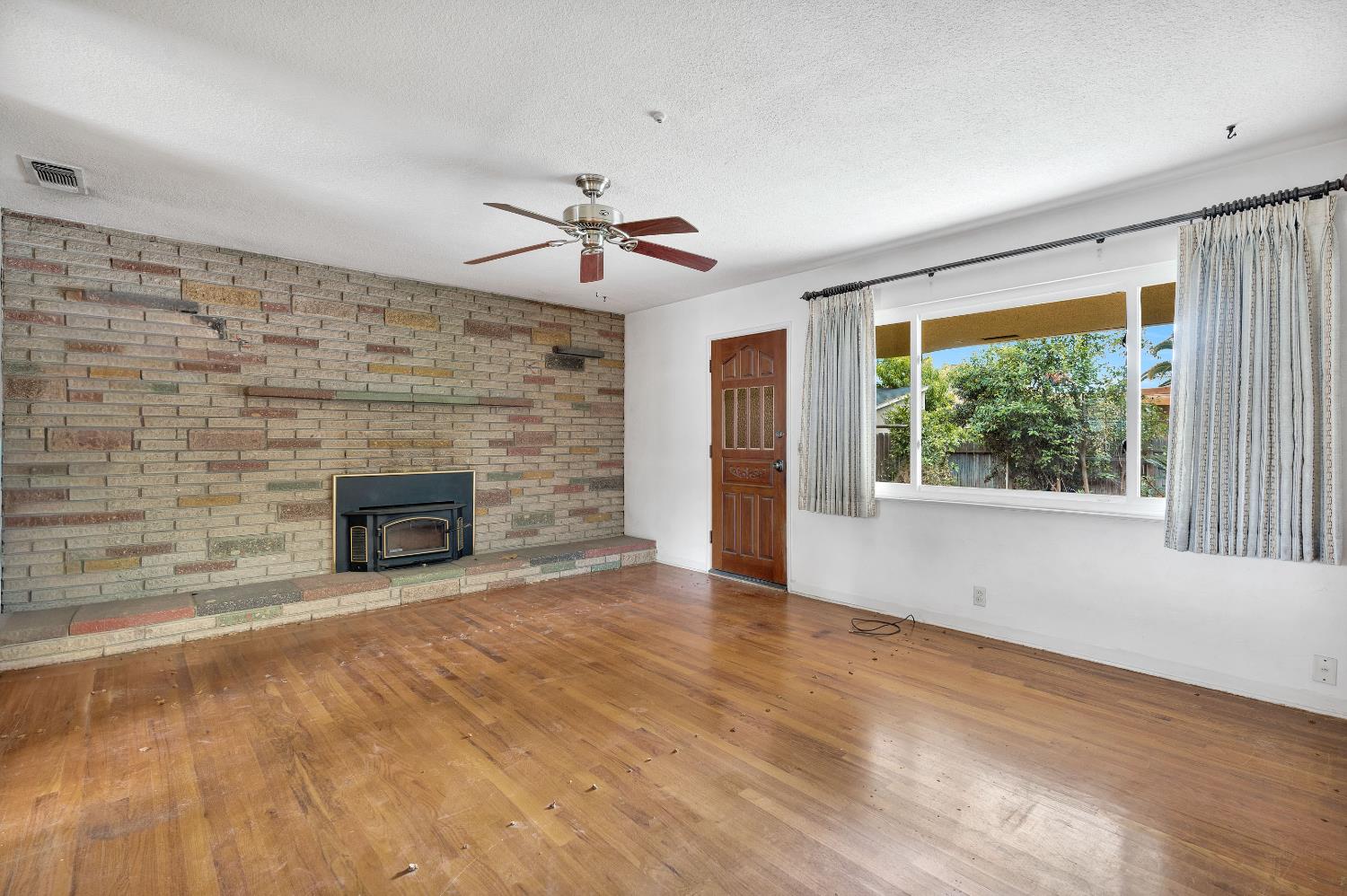 3376 E Richert, Fresno, CA 93726