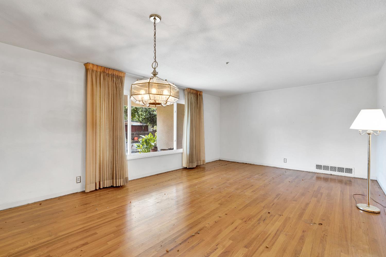 3376 E Richert, Fresno, CA 93726