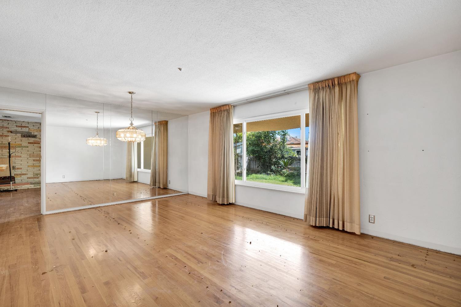 3376 E Richert, Fresno, CA 93726