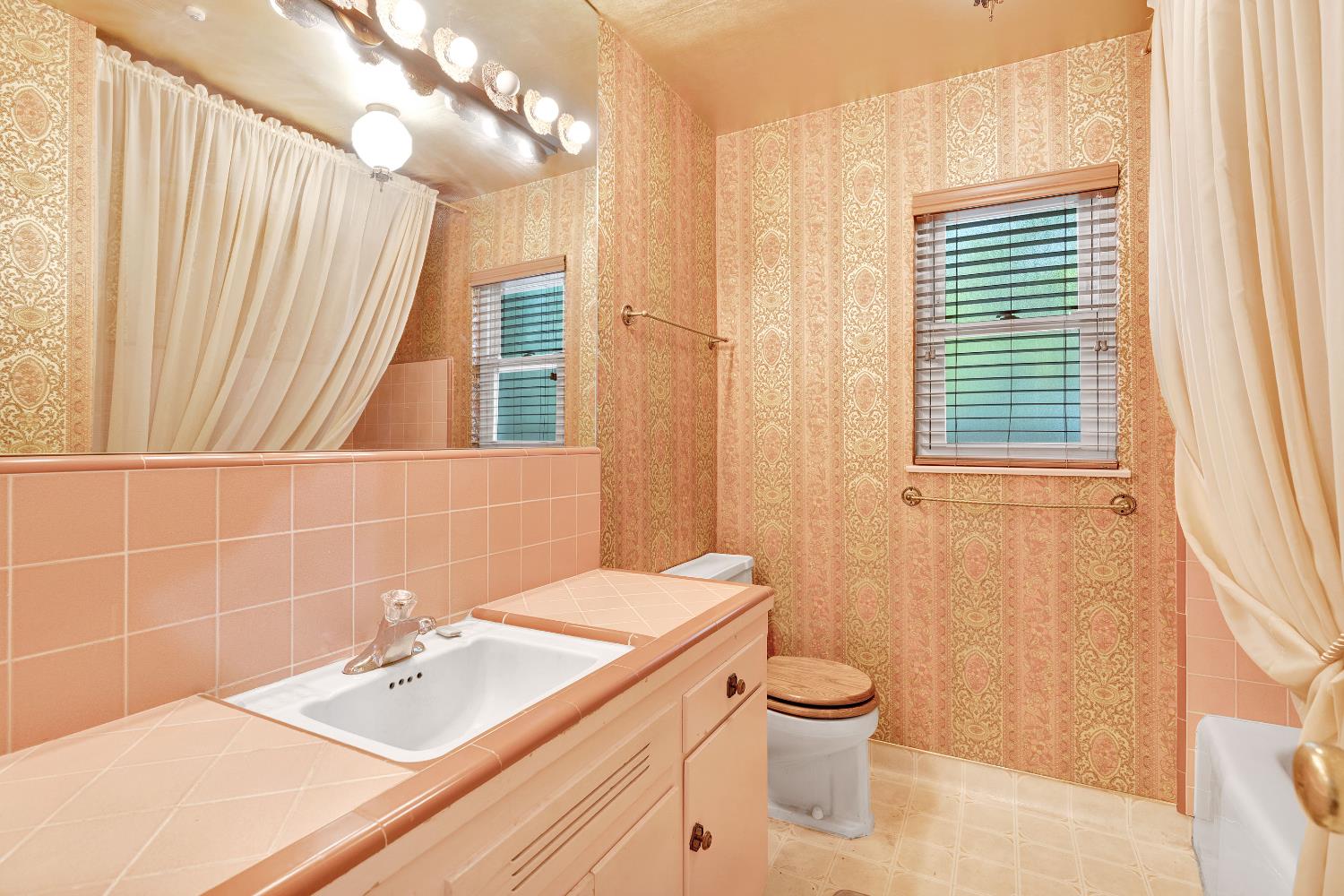 3376 E Richert, Fresno, CA 93726