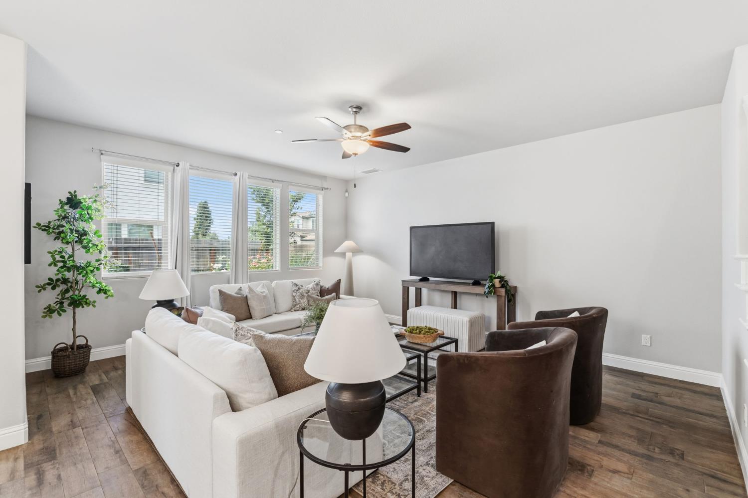 1257 E Via Ulivo, Fresno, CA 93730