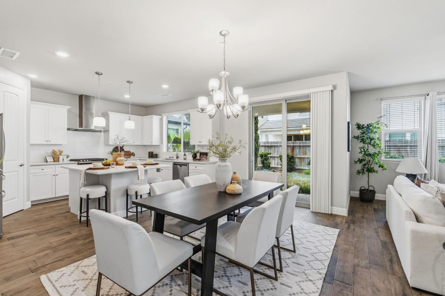 1257 E Via Ulivo, Fresno, CA 93730