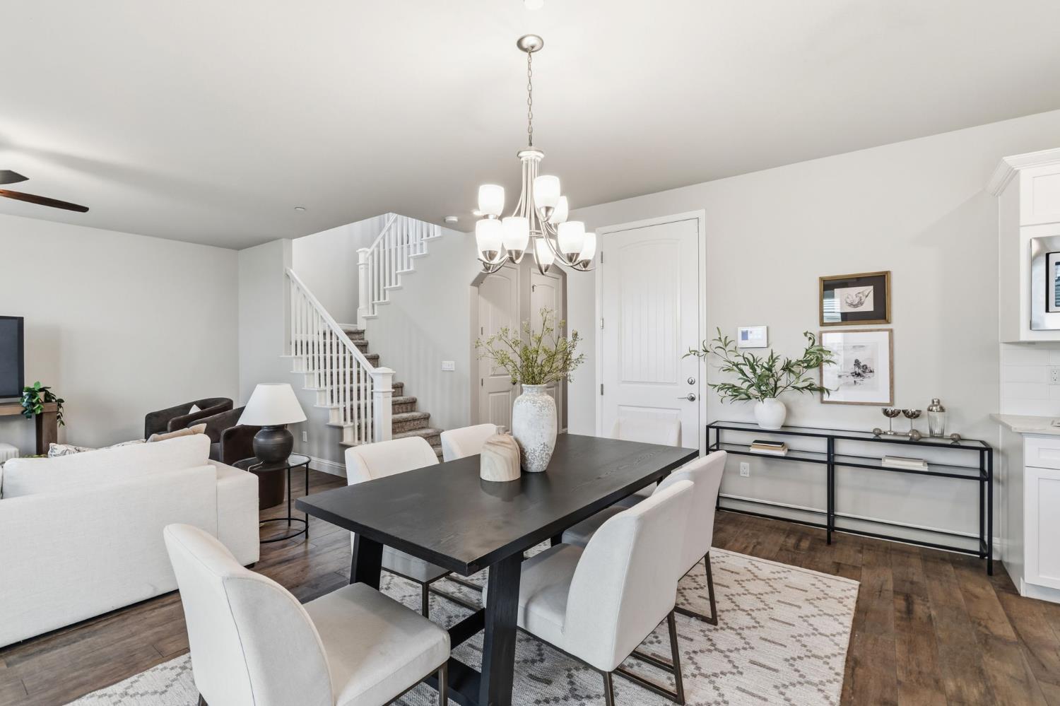 1257 E Via Ulivo, Fresno, CA 93730