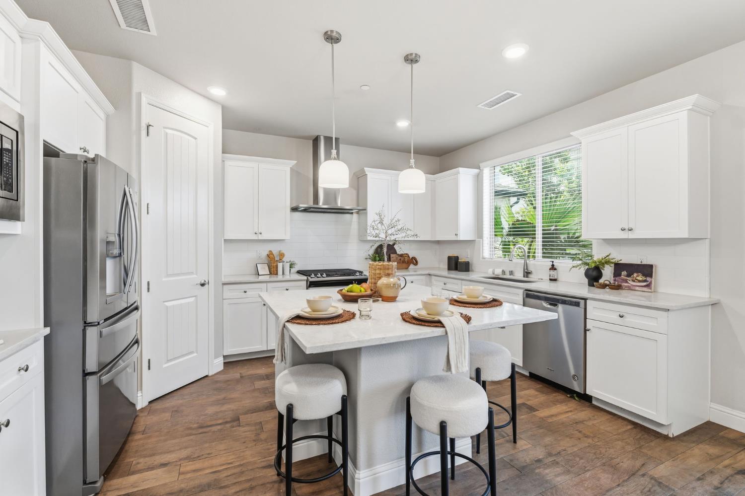 1257 E Via Ulivo, Fresno, CA 93730