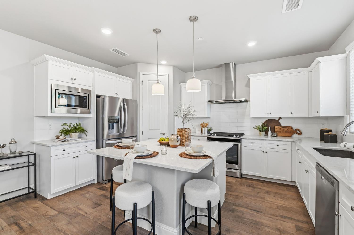 1257 E Via Ulivo, Fresno, CA 93730