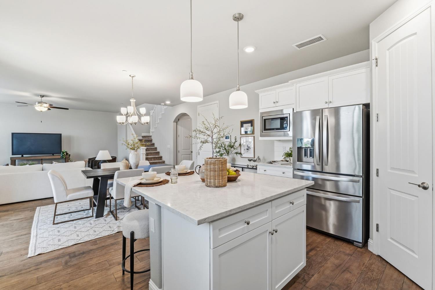 1257 E Via Ulivo, Fresno, CA 93730