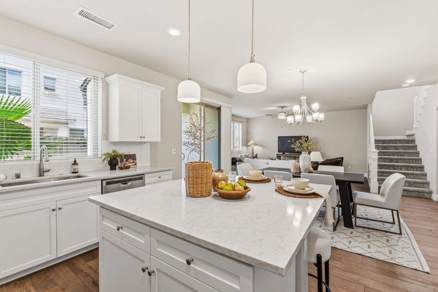 1257 E Via Ulivo, Fresno, CA 93730