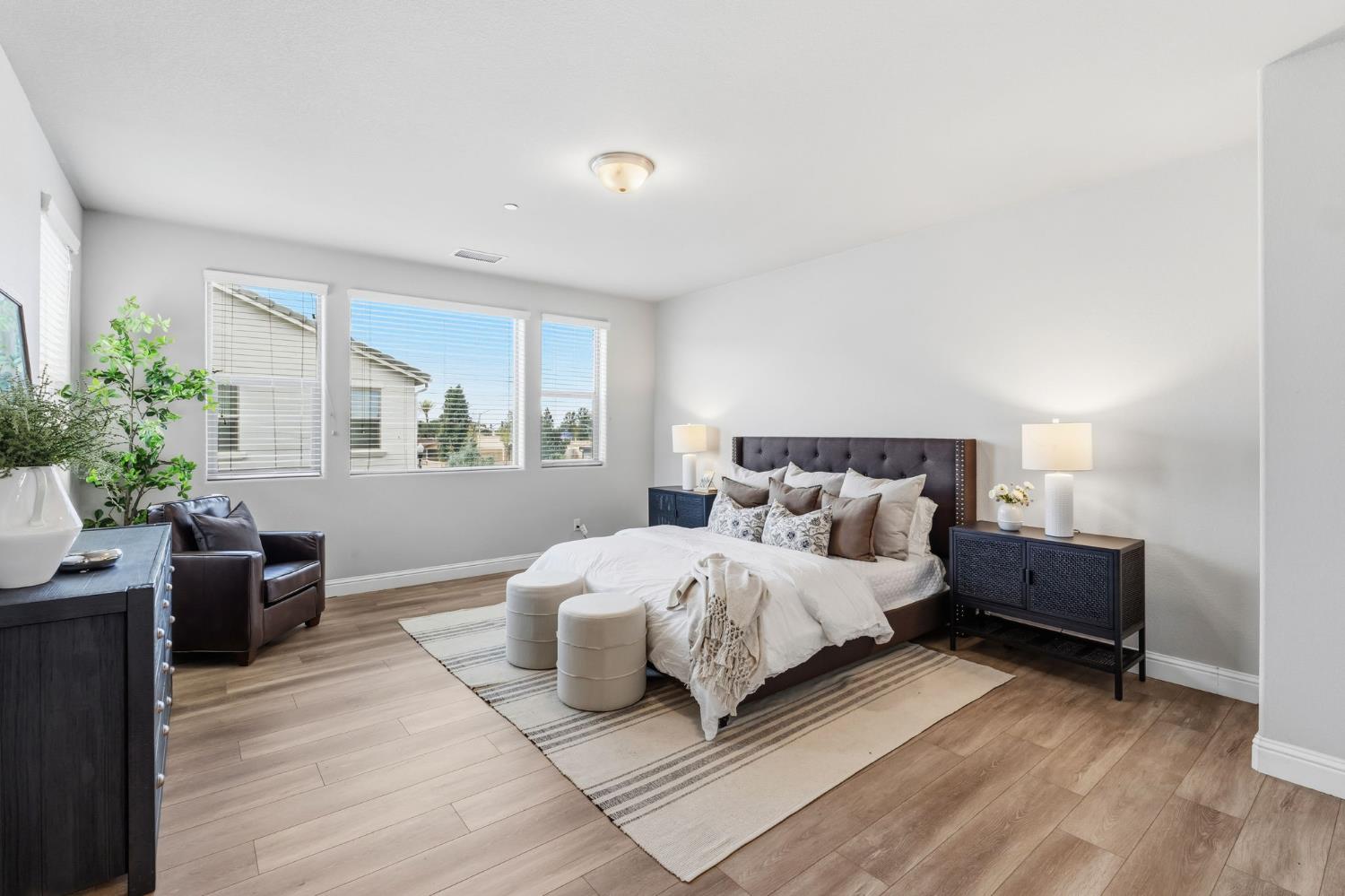 1257 E Via Ulivo, Fresno, CA 93730