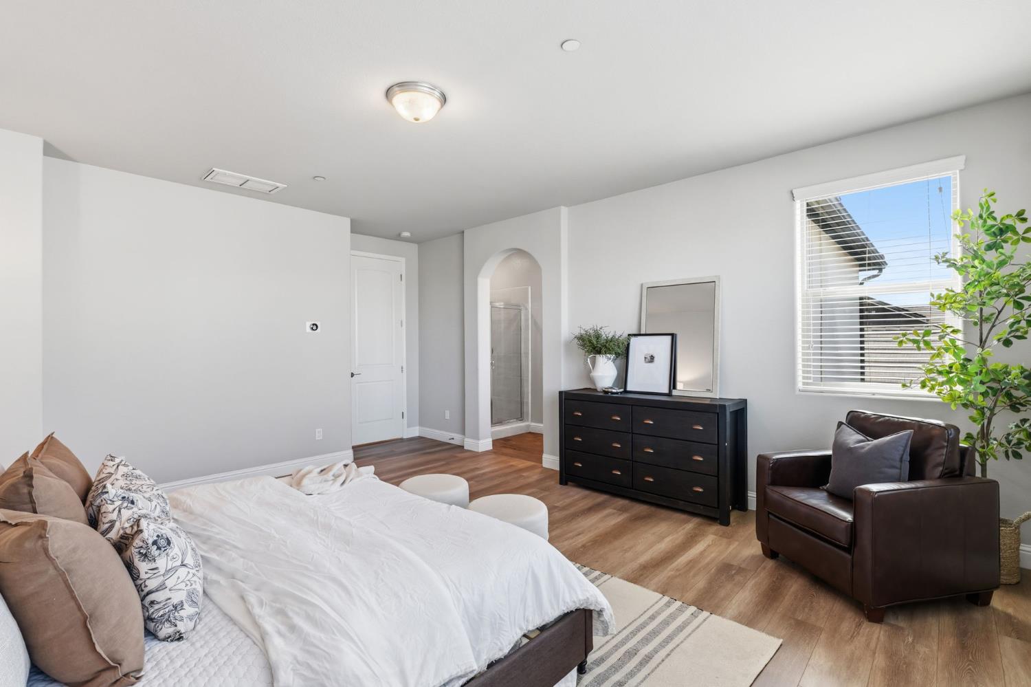 1257 E Via Ulivo, Fresno, CA 93730