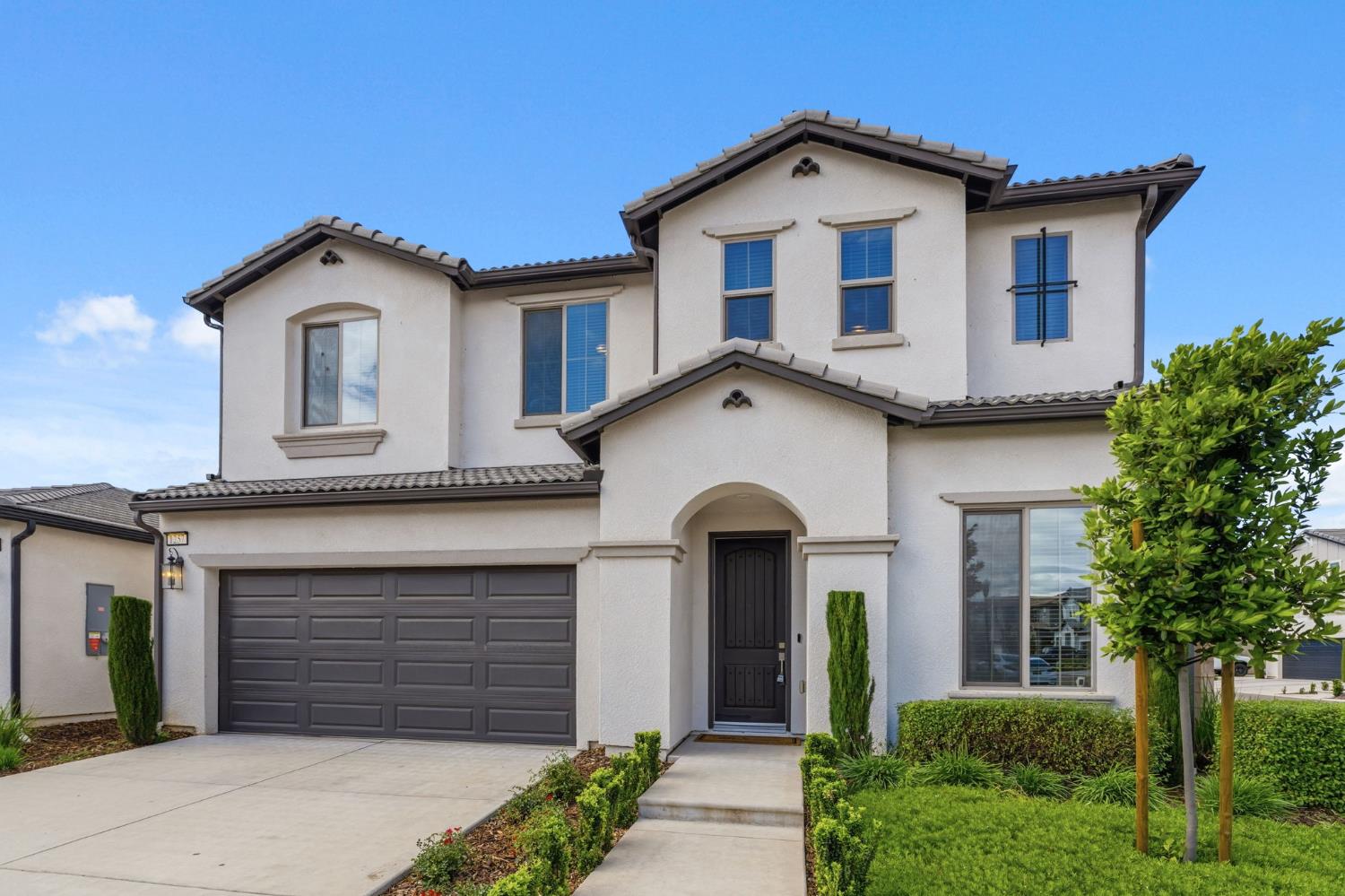 1257 E Via Ulivo, Fresno, CA 93730