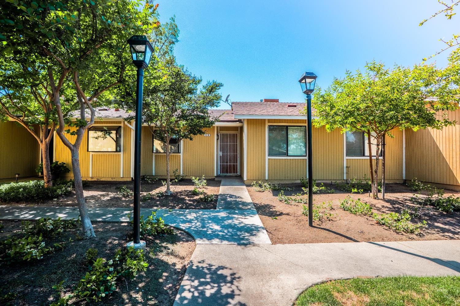 4885 N Backer Ave #128, Fresno, CA 93726