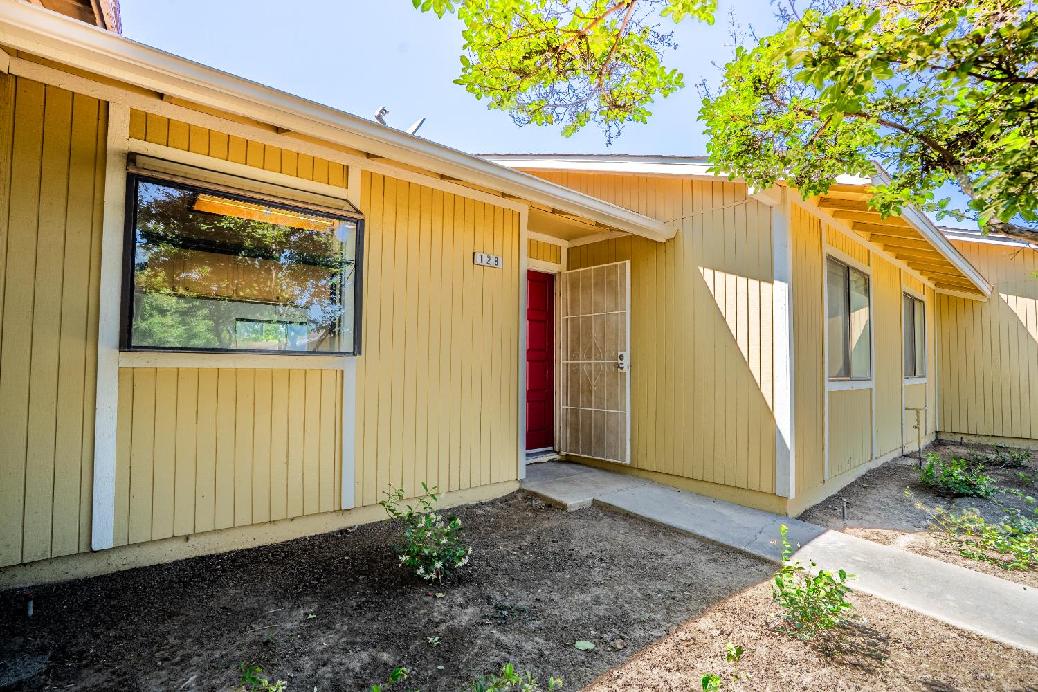 4885 N Backer Ave #128, Fresno, CA 93726