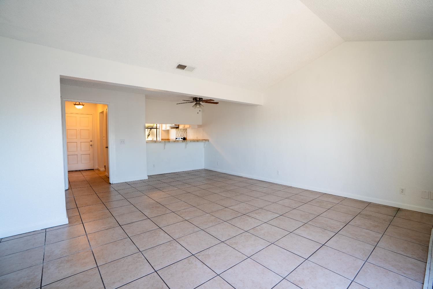 4885 N Backer Ave #128, Fresno, CA 93726