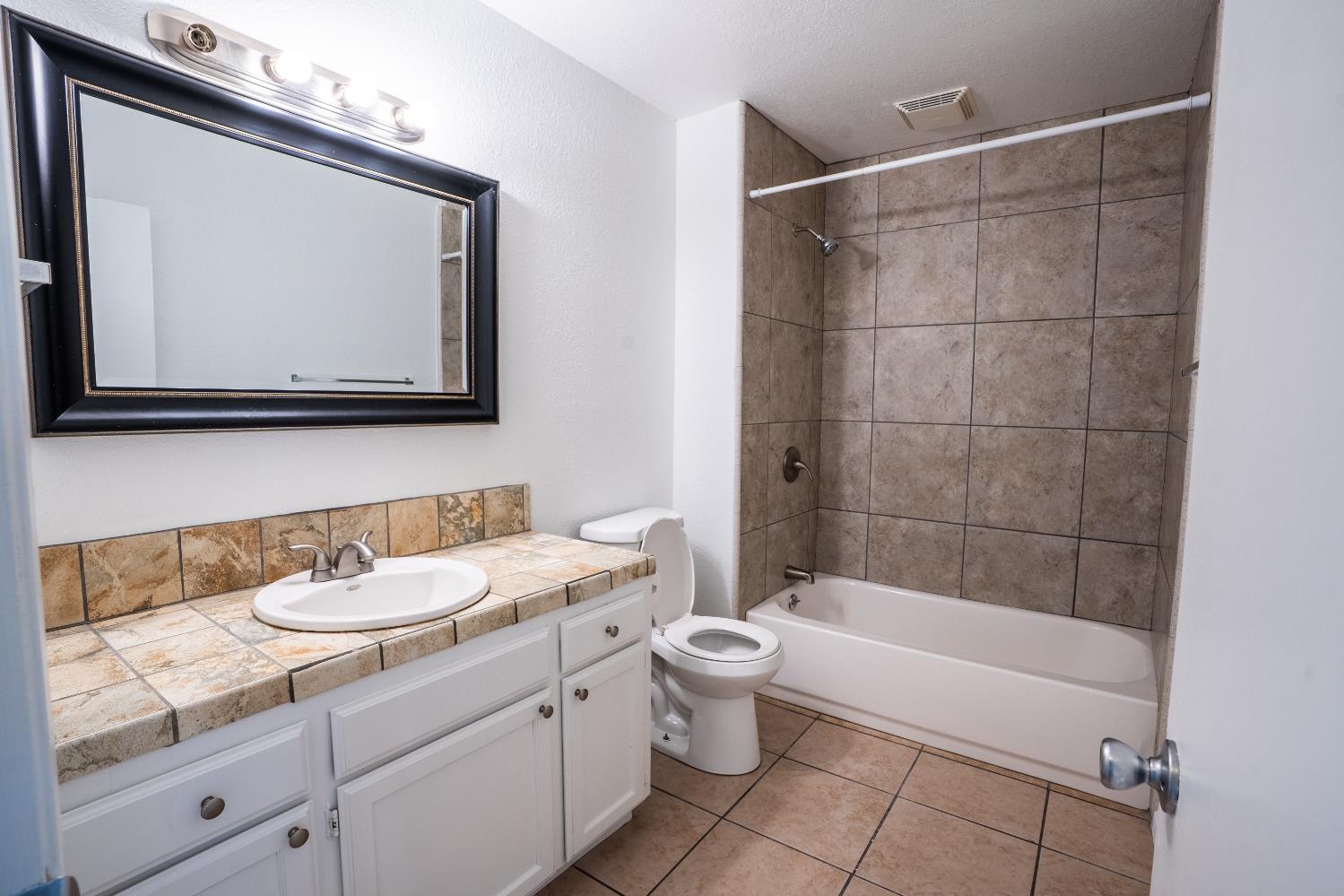 4885 N Backer Ave #128, Fresno, CA 93726