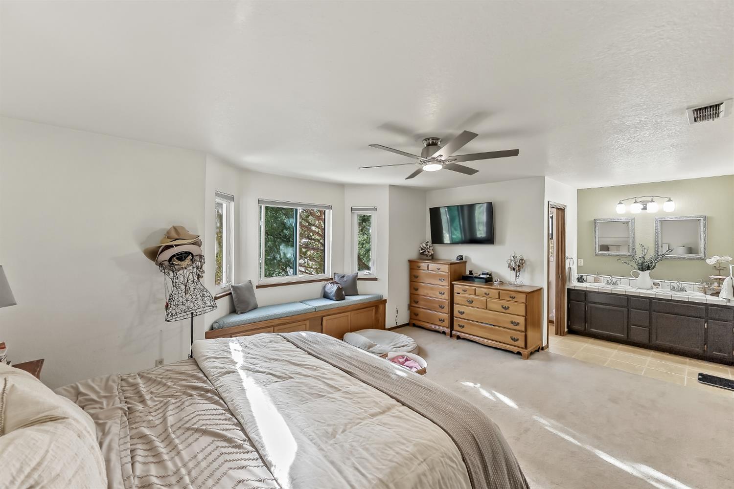 2133 S 10th, Los Banos, CA 93636