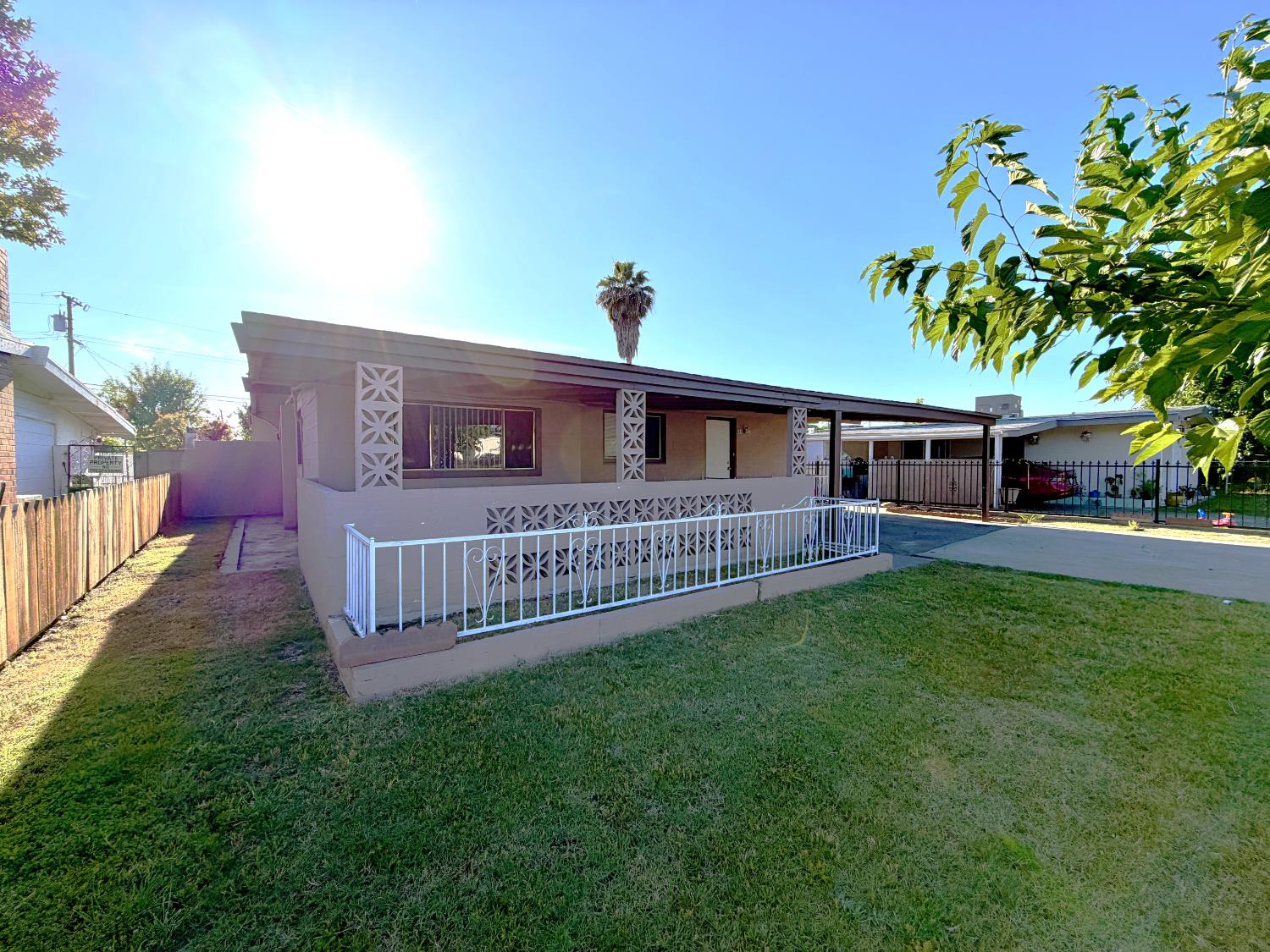 221 K St, Sanger, CA 93657