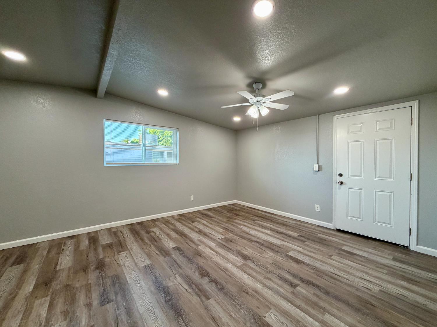 221 K St, Sanger, CA 93657