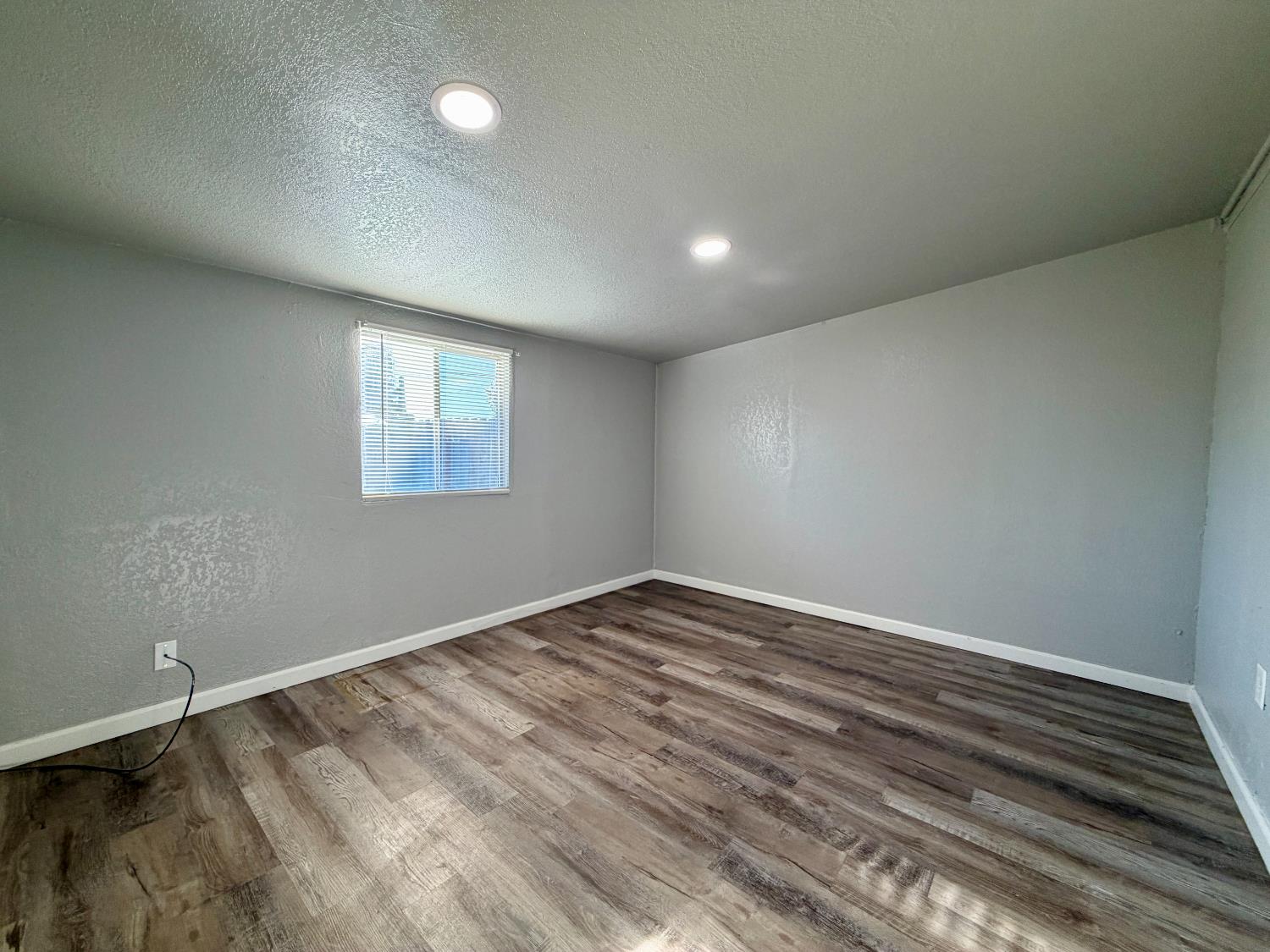 221 K St, Sanger, CA 93657