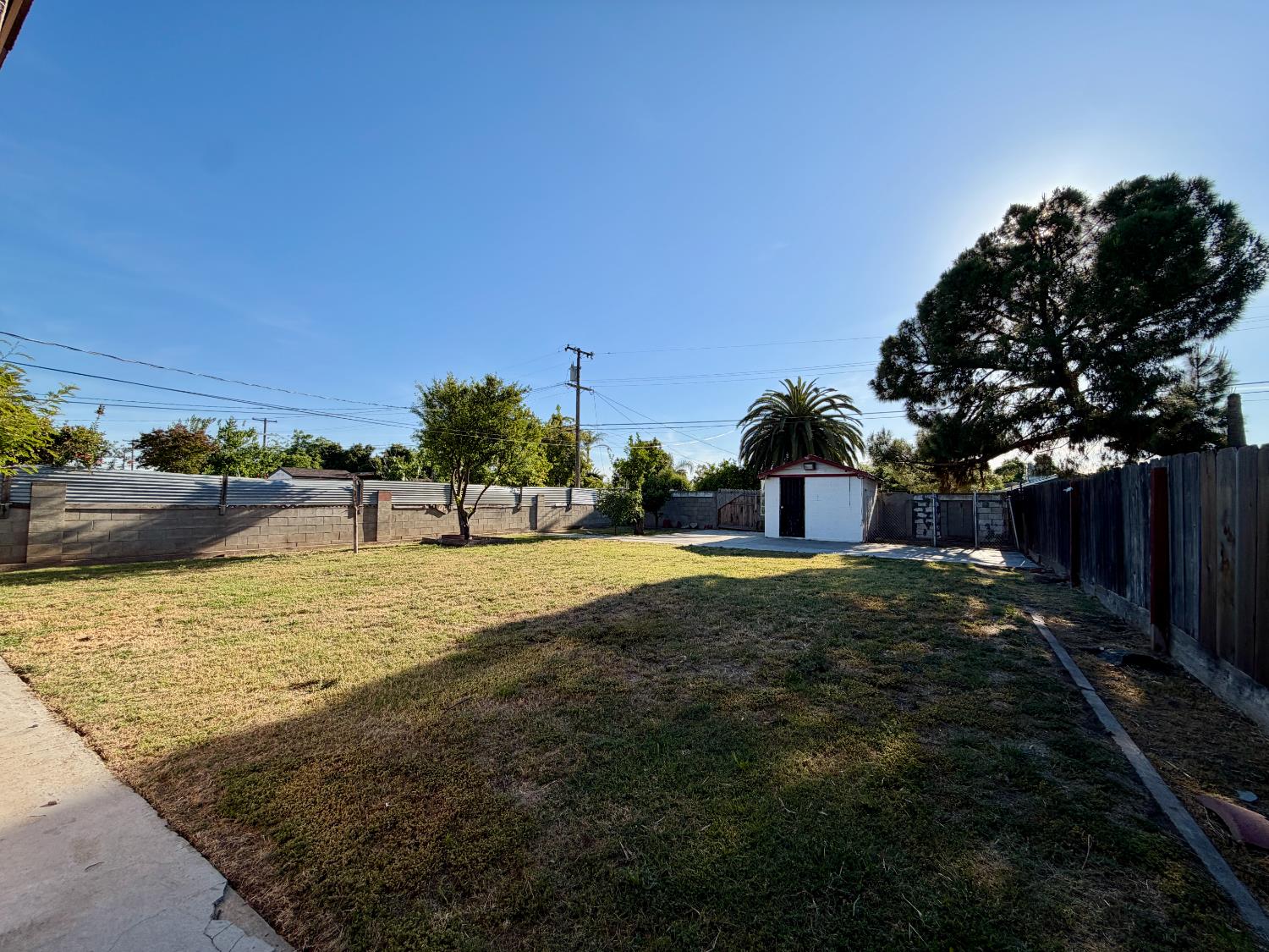 221 K St, Sanger, CA 93657