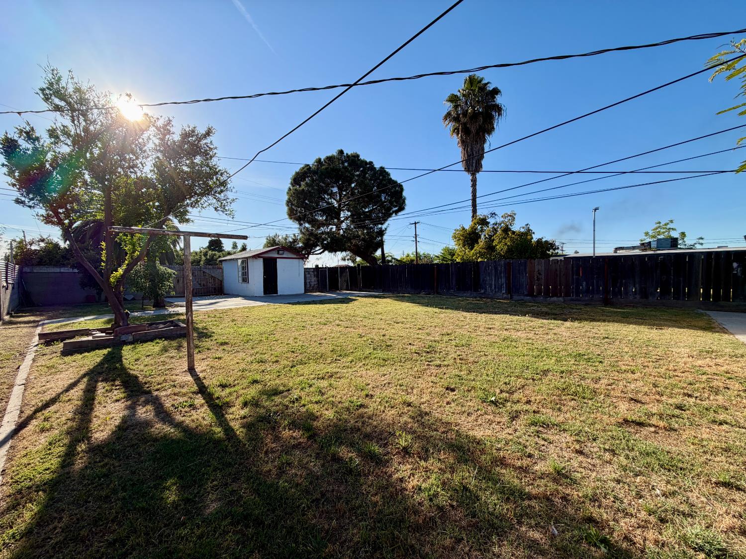 221 K St, Sanger, CA 93657