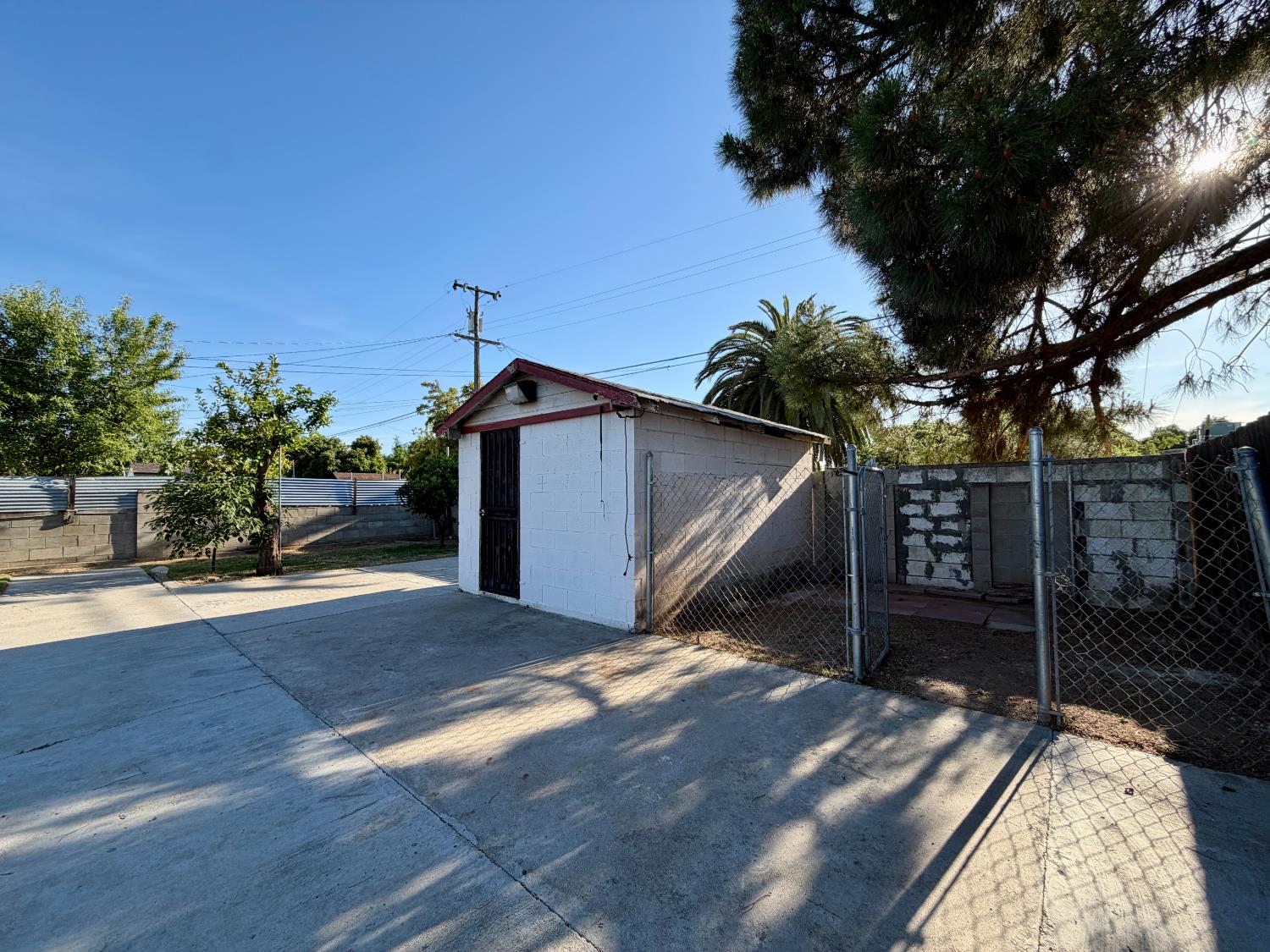 221 K St, Sanger, CA 93657