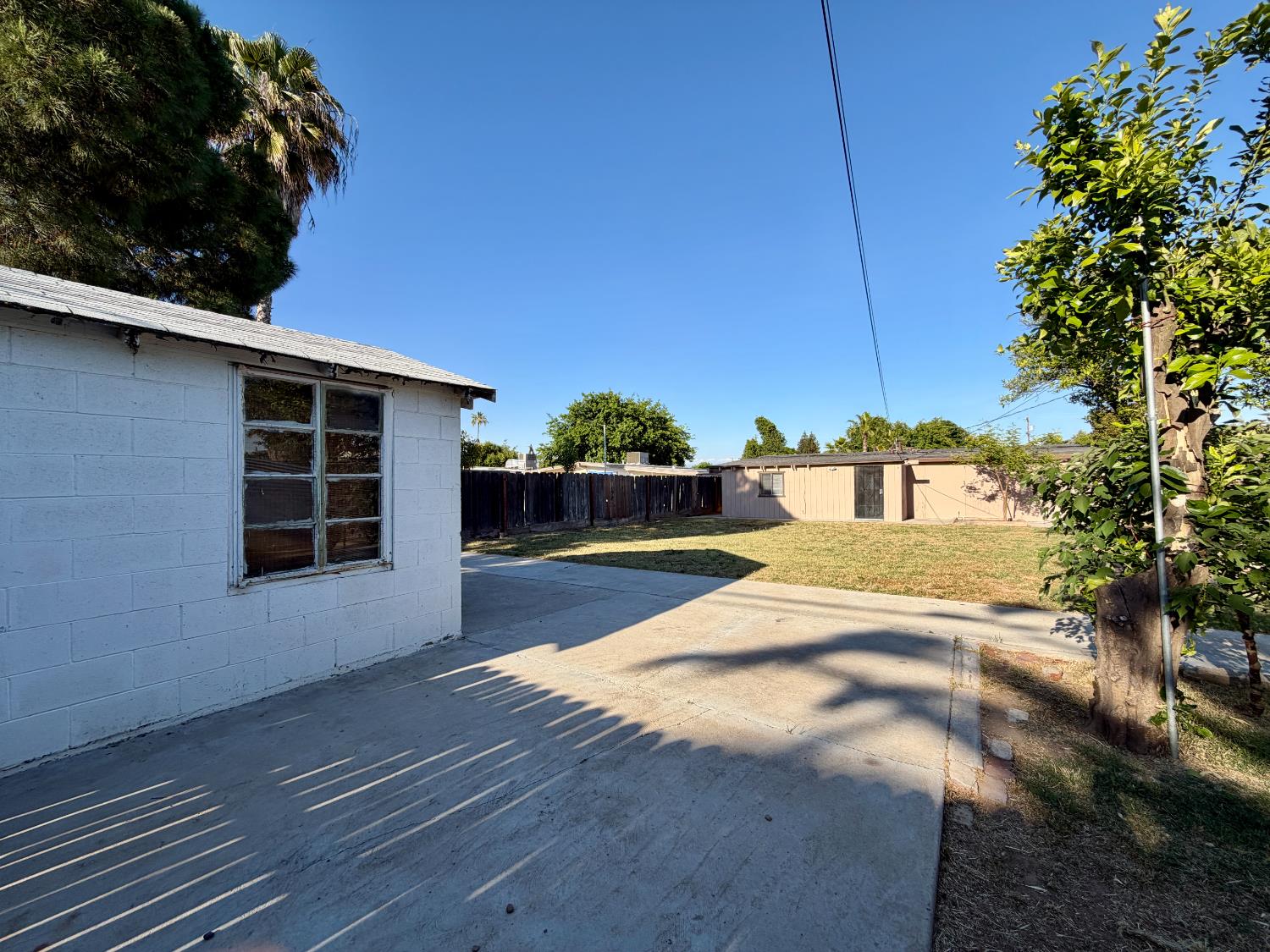 221 K St, Sanger, CA 93657
