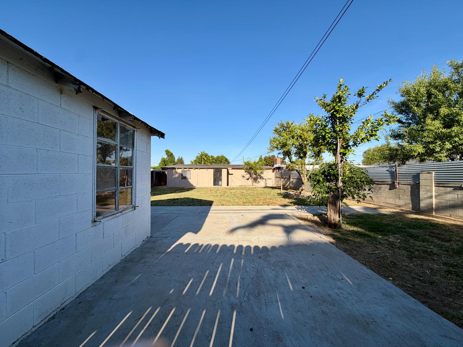 221 K St, Sanger, CA 93657