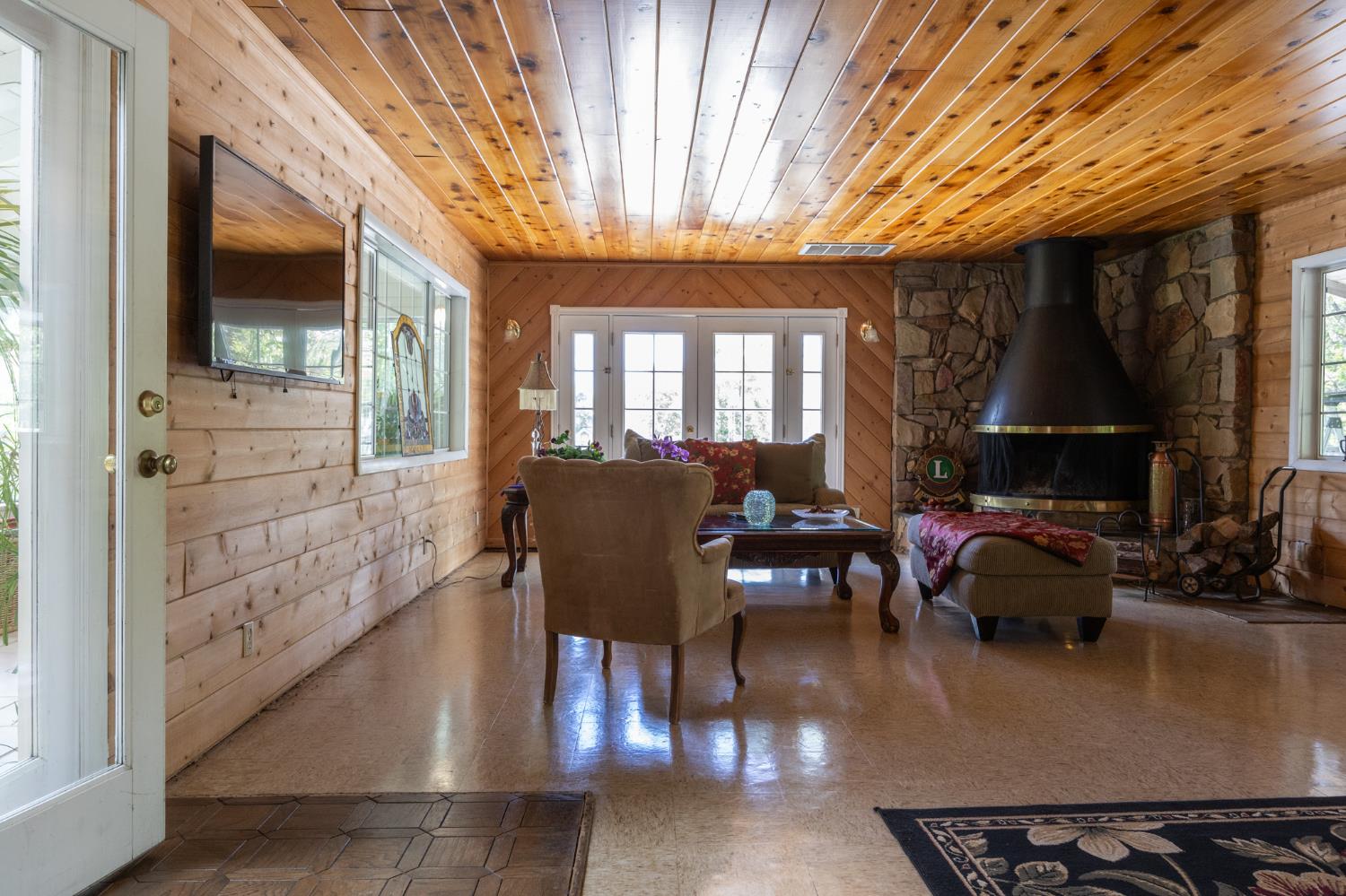 39520 Pierce Lake Dr, Oakhurst, CA 93644