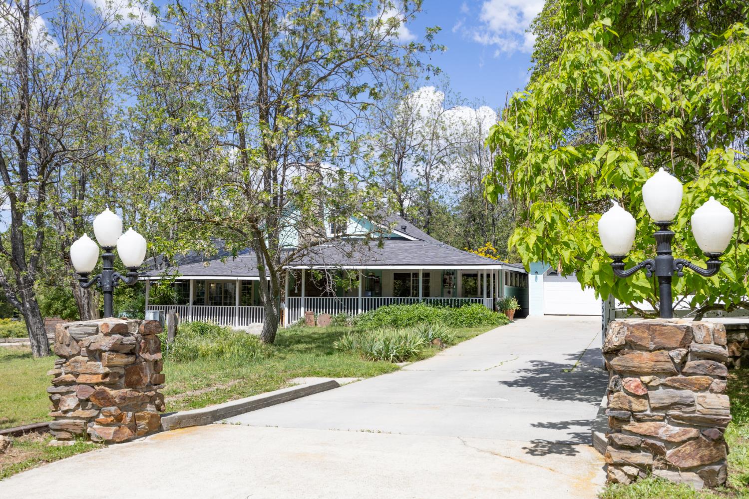 39520 Pierce Lake Dr, Oakhurst, CA 93644