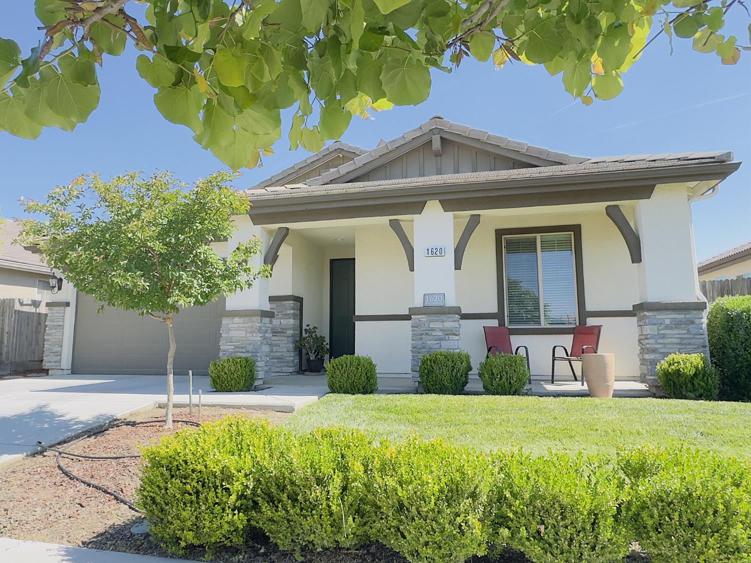 1620 W Porter Ave, Visalia, CA 93291