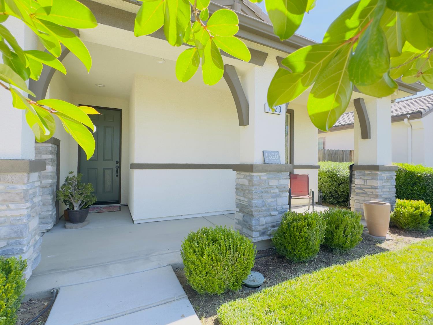 1620 W Porter Ave, Visalia, CA 93291