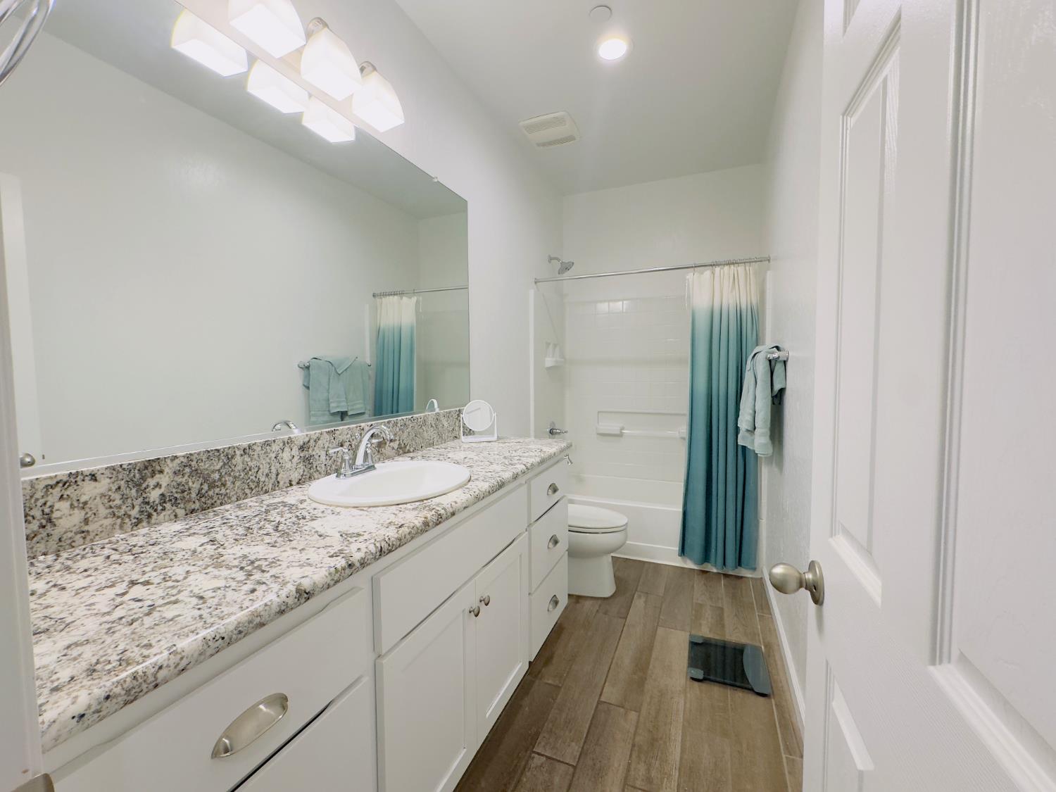 1620 W Porter Ave, Visalia, CA 93291