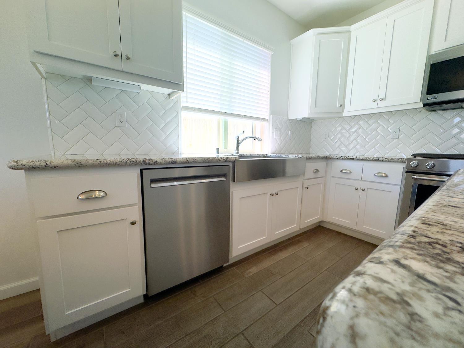 1620 W Porter Ave, Visalia, CA 93291