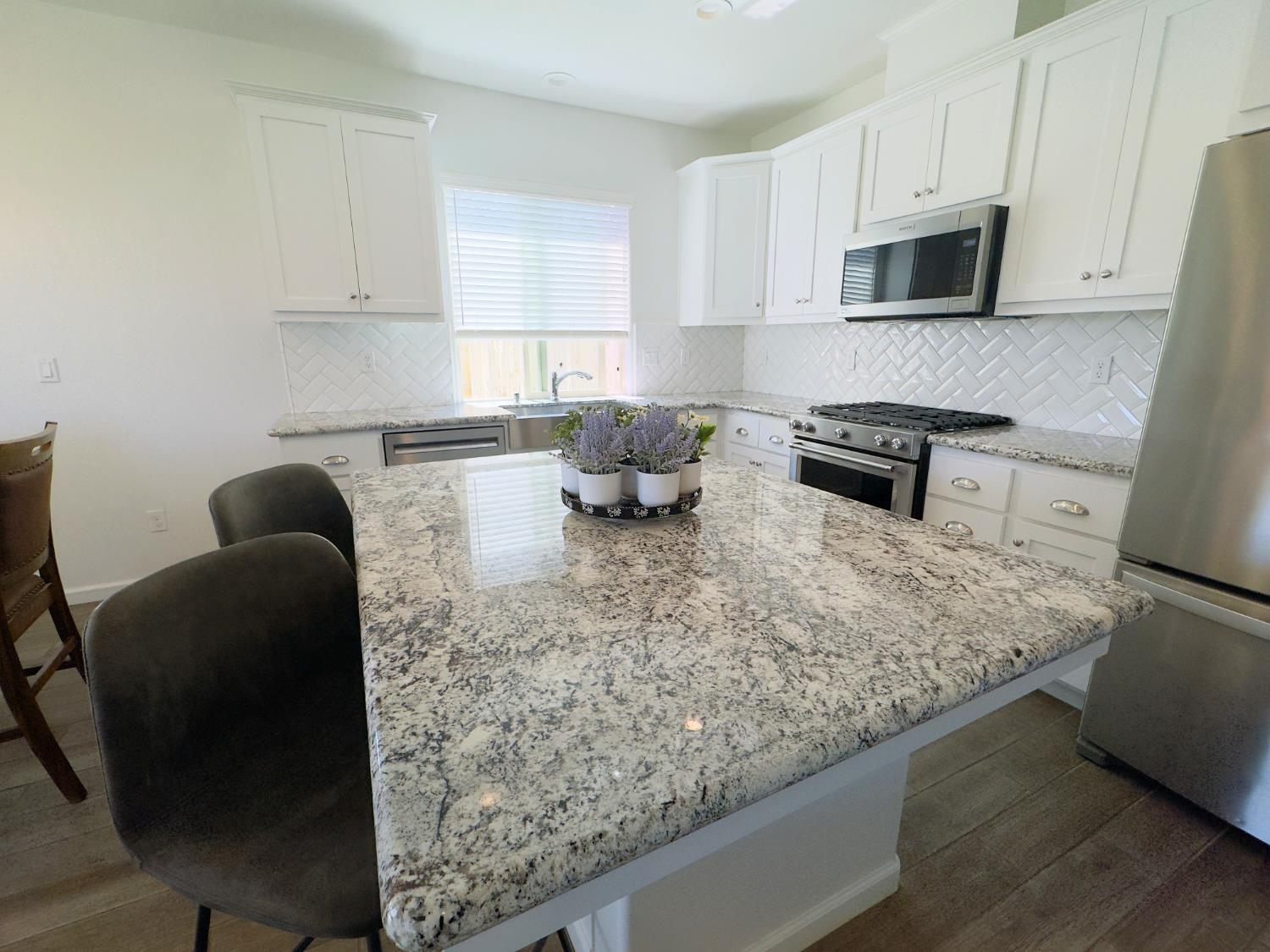 1620 W Porter Ave, Visalia, CA 93291