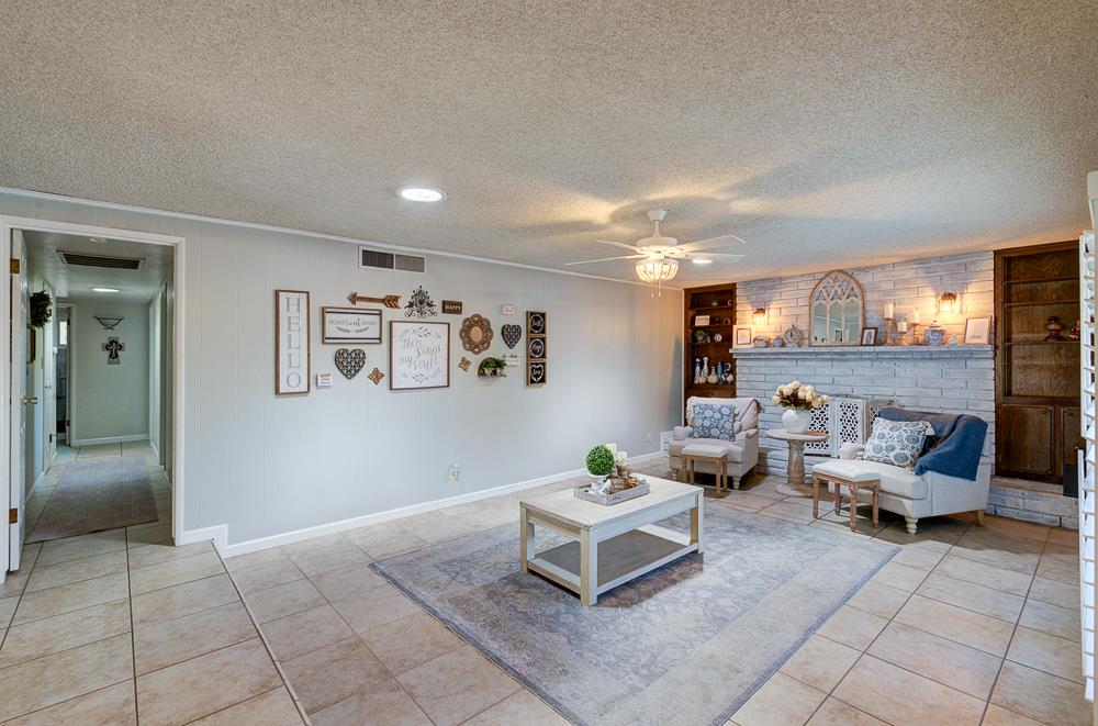 719 E Alluvial Ave, Fresno, CA 93720