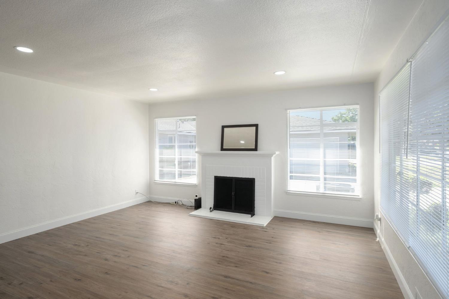 1715 W Terrace Ave, Fresno, CA 93705