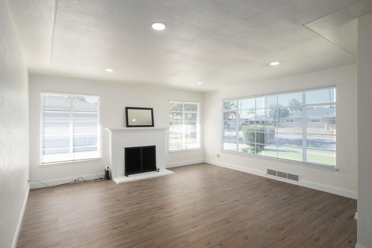 1715 W Terrace Ave, Fresno, CA 93705