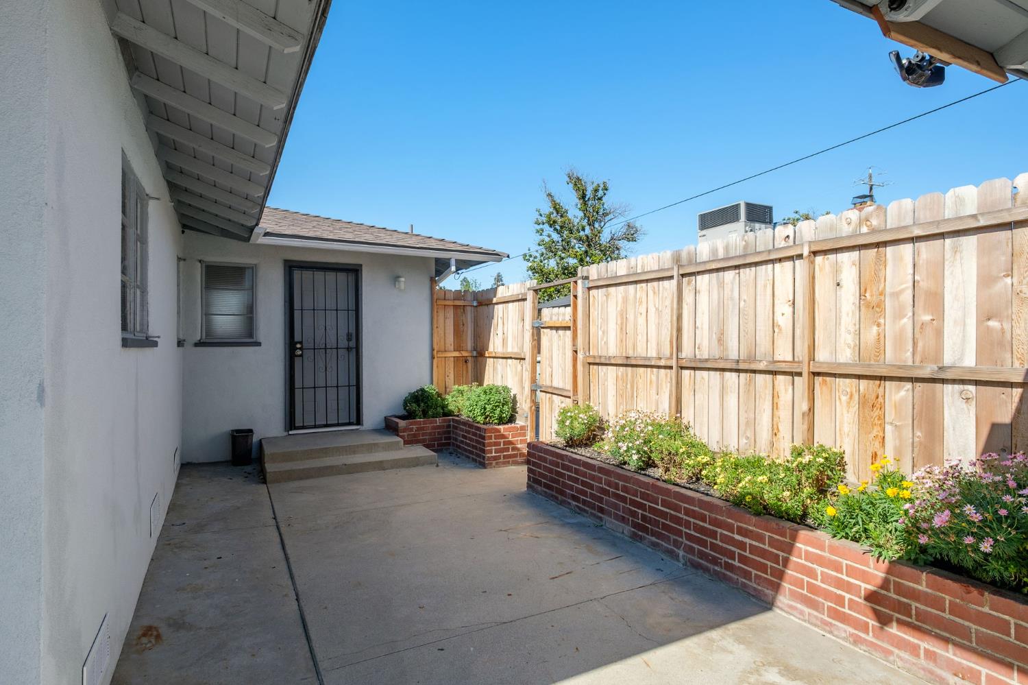 1715 W Terrace Ave, Fresno, CA 93705