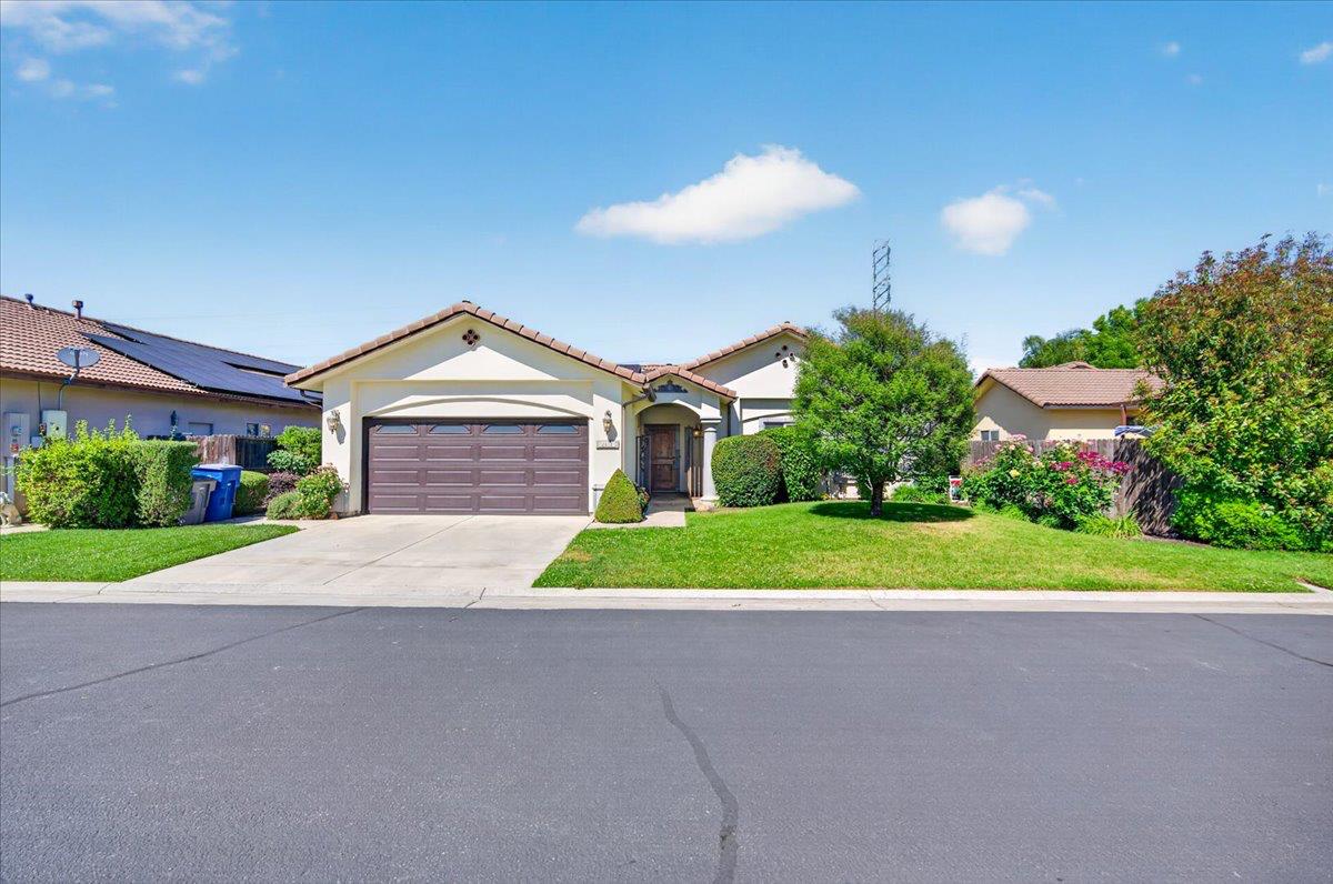 4678 W Rosetta, Fresno, CA 93722